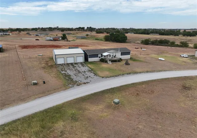 Photo 2 of Single family home for sale at 1426 County Rd 1344, Chickasha, OK 73018 | MLS# 1247153 | Listing updated on 2026-09-17