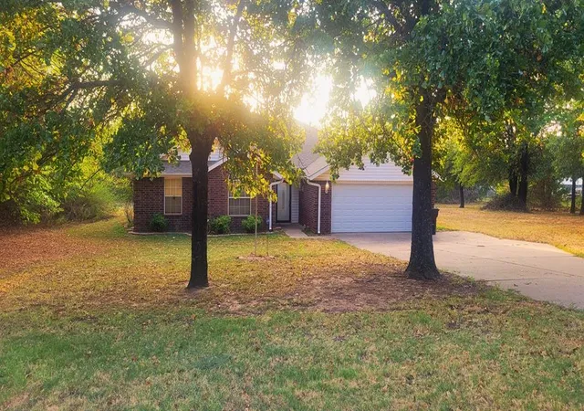 Photo 2 of Single family home for sale at 114 Camaron Dr, Shawnee, OK 74804 | MLS# 1247304 | Listing updated on 2026-09-17
