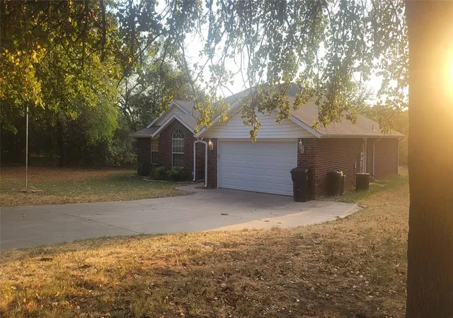 Photo 3 of Single family home for sale at 114 Camaron Dr, Shawnee, OK 74804 | MLS# 1247304 | Listing updated on 2026-09-23