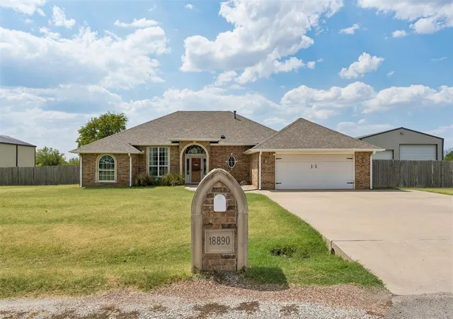 Single family home for sale at 18890 Kelli Ln, Shawnee, OK 74801 | MLS# 1247381