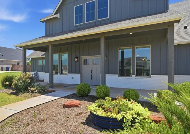 Photo 2 of Single family home for sale at 9921 Oakwood Dr, Edmond, OK 73025 | MLS# 1247515 | Listing updated on 2026-09-16
