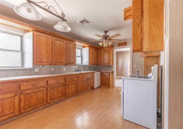 Photo 3 of Single family home for sale at 1402 S 19th Street, Chickasha, OK 73018 | MLS# 1247608 | Listing updated on 2026-09-23