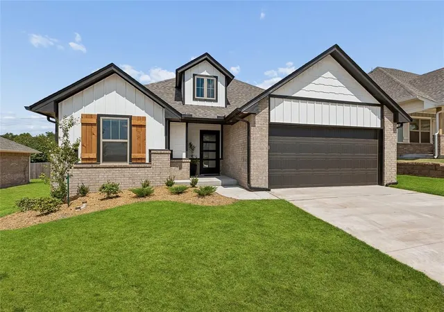 Photo 2 of Single family home for sale at 8125 Mountain Oak Dr, Edmond, OK 73034 | MLS# 1247653 | Listing updated on 2026-09-17