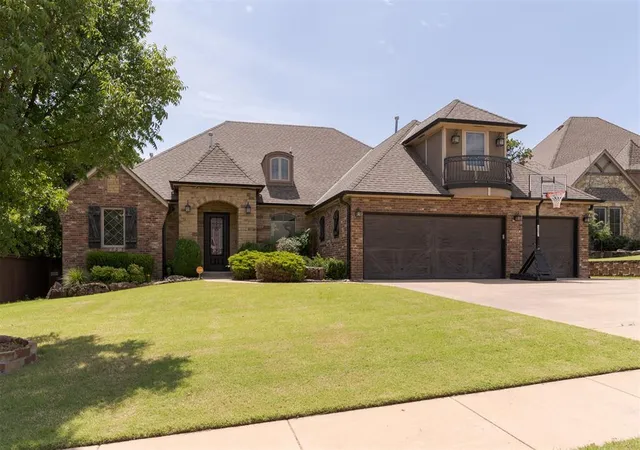 Photo 3 of Single family home for sale at 1008 Bayonne Brg Ct, Edmond, OK 73034 | MLS# 1247828 | Listing updated on 2026-09-16