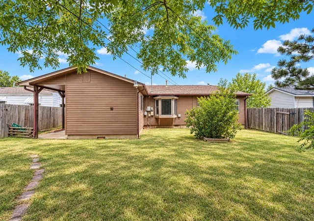 Photo 2 of Sale Pending at 1804 Nw Lindy Ave, Lawton, OK 73507 | MLS# 1248030 | Listing updated on 2026-09-15