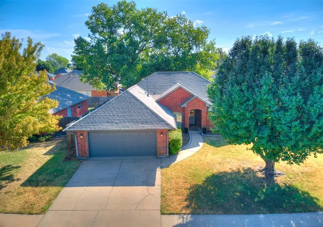 Photo 3 of Sale Pending at 18404 Chestnut Oak Dr, Edmond, OK 73012 | MLS# 1248100 | Listing updated on 2026-10-08