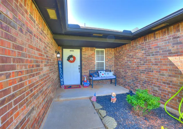 Photo 3 of Single family home for sale at 625 Sw 38th Place, Moore, OK 73160 | MLS# 1248218 | Listing updated on 2026-09-09