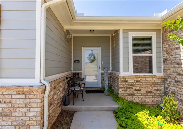 Photo 3 of Sale Pending at 504 Evergreen Way, Guthrie, OK 73044 | MLS# 1248225 | Listing updated on 2026-09-18