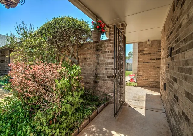 Photo 3 of Sale Pending at 528 NW 142nd Street, Edmond, OK 73013 | MLS# 1248294 | Listing updated on 2026-09-16