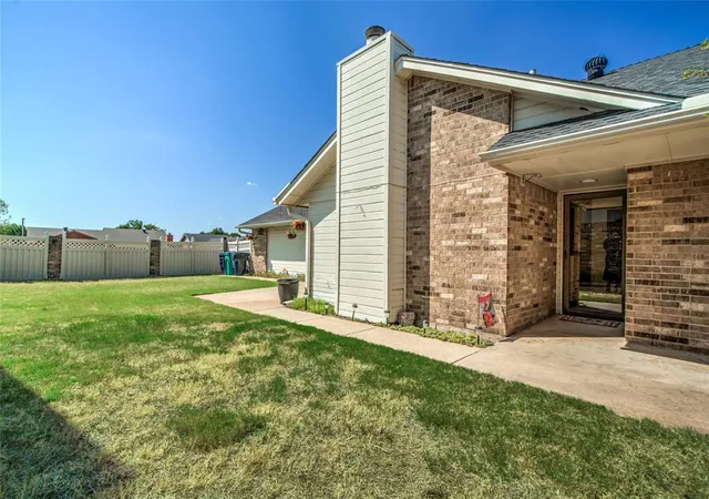 Photo 4 of Sale Pending at 528 NW 142nd Street, Edmond, OK 73013 | MLS# 1248294 | Listing updated on 2026-09-16