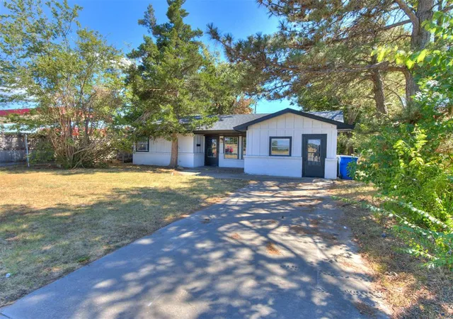 Photo 1 of Single family home for sale at 904 W Robinson St, Norman, OK 73069 | MLS# 1248685 | Listing updated on 2026-09-18