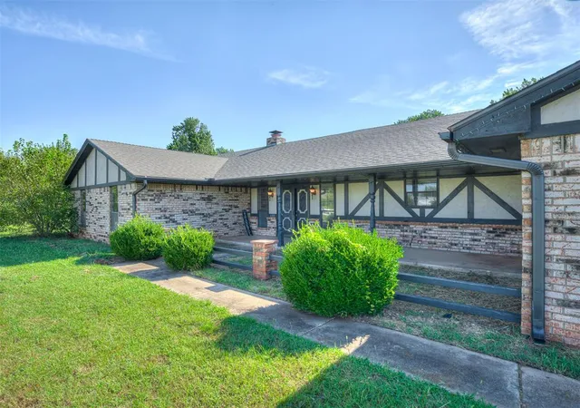 Photo 3 of Single family home for sale at 600 Rancho Ests Blvd, Yukon, OK 73099 | MLS# 1248699 | Listing updated on 2026-09-16