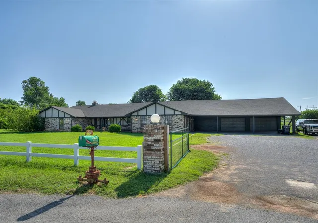 Photo 4 of Single family home for sale at 600 Rancho Ests Blvd, Yukon, OK 73099 | MLS# 1248699 | Listing updated on 2026-09-16
