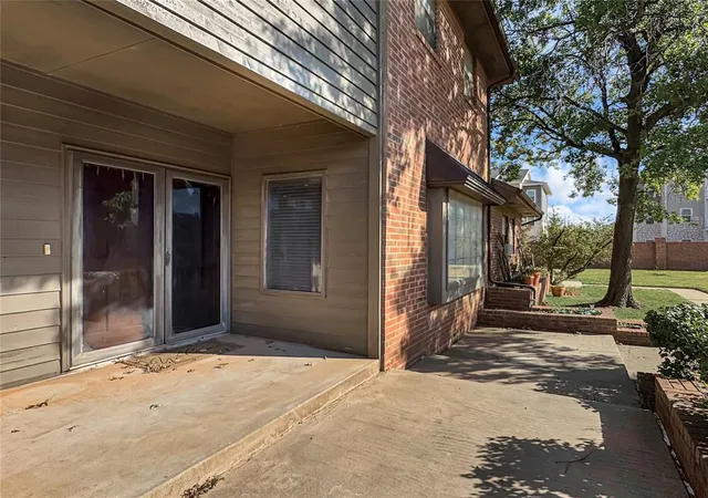 Listing Photo 4 - Condo for sale in building located at 11300 N Pennsylvania Ave, Oklahoma, OK 73120 - Unit #112