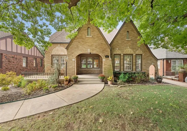 Photo 1 of Single family home for sale at 236 Nw 34th Street, Oklahoma City, OK 73118 | MLS# 1249474 | Listing updated on 2026-09-18