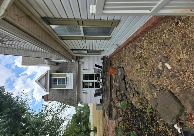 Photo 3 of Single family home for sale at 1300 Rolling Hills Dr, Harrah, OK 73045 | MLS# 1249604 | Listing updated on 2026-09-18