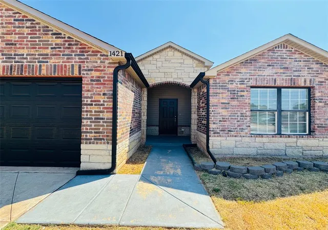 Photo 2 of Single family home for sale at 1421 Gypsum Pl, Noble, OK 73068 | MLS# 1249657 | Listing updated on 2026-09-17