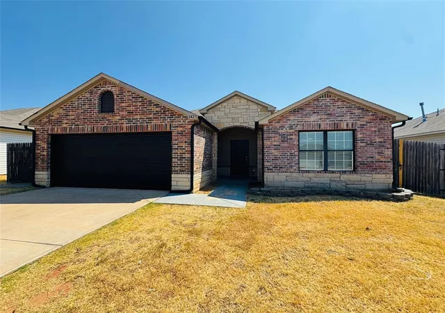 Photo 3 of Single family home for sale at 1421 Gypsum Pl, Noble, OK 73068 | MLS# 1249657 | Listing updated on 2026-09-17
