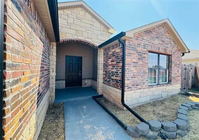 Photo 3 of Single family home for sale at 1421 Gypsum Pl, Noble, OK 73068 | MLS# 1249657 | Listing updated on 2026-09-17