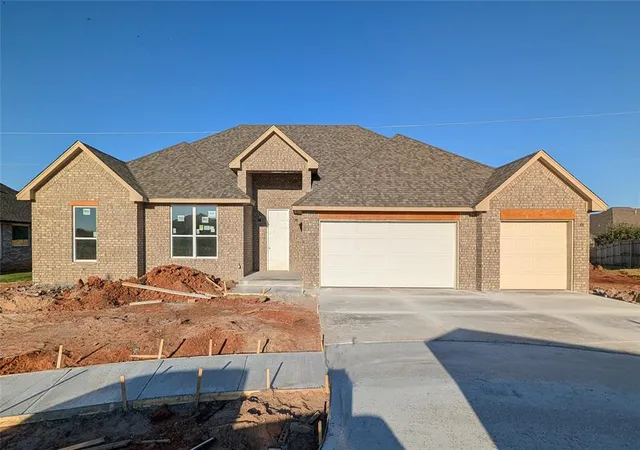 Photo 1 of Single family home for sale at 620 Manzano Dr, Norman, OK 73071 | MLS# 1249677 | Listing updated on 2026-09-18