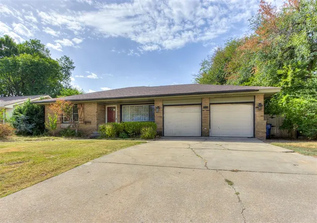 Photo 3 of Single family home for sale at 2124 Erin Pl, Oklahoma City, OK 73120 | MLS# 1249698 | Listing updated on 2026-09-17