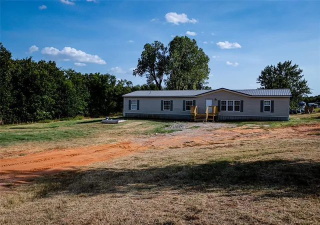 Photo 4 of Single family home for sale at 30589 Parkwood Rd, Mc Loud, OK 74851 | MLS# 1249747 | Listing updated on 2026-09-18