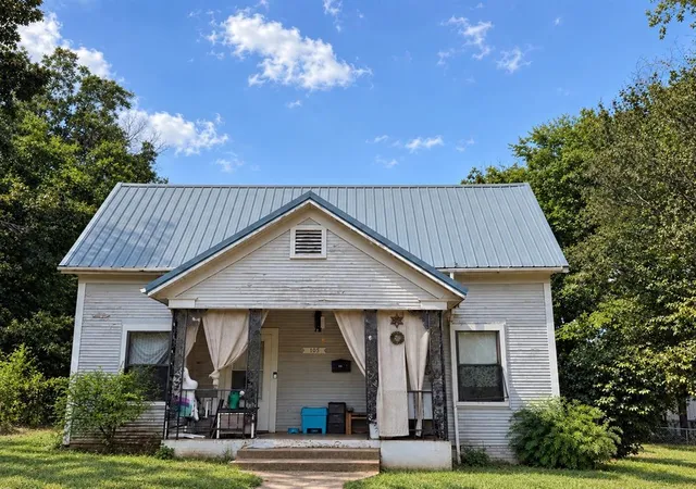 Photo 1 of Single family home for sale at 105 Se Adams St, Idabel, OK 74745 | MLS# 1249845 | Listing updated on 2026-09-19