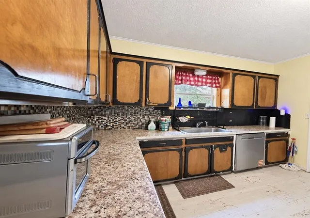Photo 3 of Single family home for sale at 105 SE Adams St, Idabel, OK 74745 | MLS# 1249845 | Listing updated on 2026-09-19