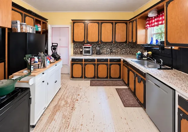 Photo 4 of Single family home for sale at 105 SE Adams St, Idabel, OK 74745 | MLS# 1249845 | Listing updated on 2026-09-19