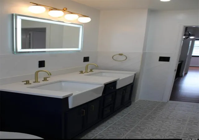 Photo 4 of Sale Pending at 184-15 Henderson Ave, Hollis, NY 11423 | MLS# L3477560 | Listing updated on 2026-09-18