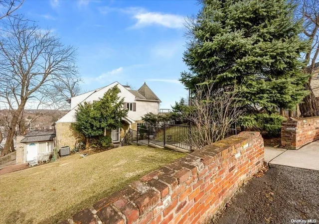 Photo 1 of Single family home for sale at 45 East Loop Road, Staten Island, NY 10304 | MLS# L3487081 | Listing updated on 2026-09-18