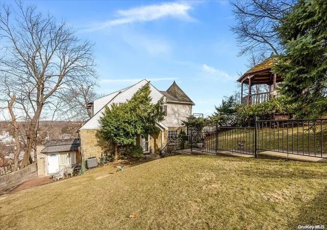 Photo 2 of Single family home for sale at 45 East Loop Road, Staten Island, NY 10304 | MLS# L3487081 | Listing updated on 2026-09-18