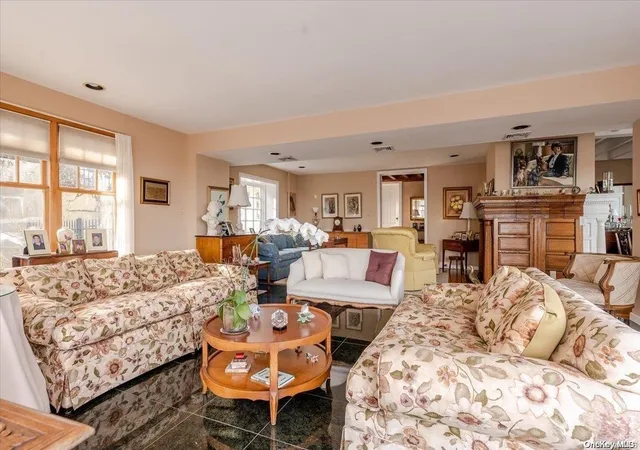 Photo 4 of Single family home for sale at 45 East Loop Road, Staten Island, NY 10304 | MLS# L3487081 | Listing updated on 2026-09-18