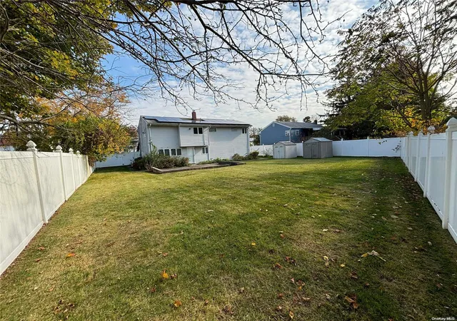 Photo 3 of Sale Pending at 18 Maylen Dr, Islip, NY 11717 | MLS# L3515801 | Listing updated on 2026-09-18