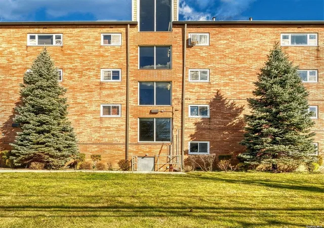 Photo 2 of Sale Pending at 222 Smith St #3C, Hempstead, NY 11520 | MLS# L3524924 | Listing updated on 2026-09-18