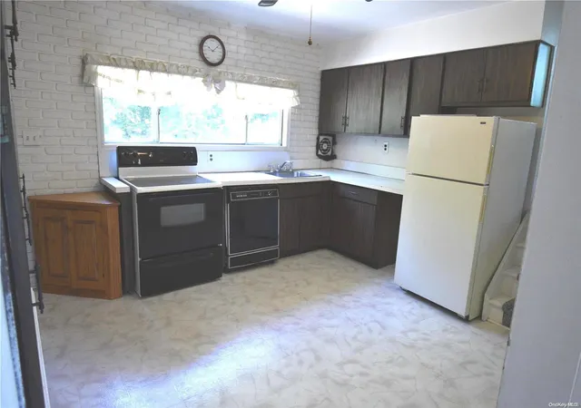 Photo 3 of Sale Pending at 107 Soper Ave, Northport, NY 11768 | MLS# L3555825 | Listing updated on 2026-09-18