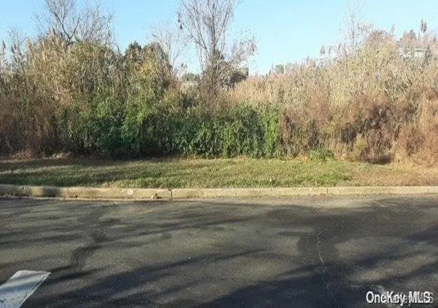 Photo 3 of Sale Pending at 100 Austin, Copiague, NY 11726 | MLS# L3589562 | Listing updated on 2026-09-18