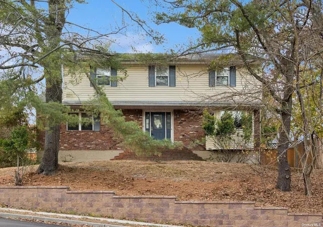 Photo 1 of Sale Pending at 1 Squire Ln, Kings Park, NY 11754 | MLS# L3591524 | Listing updated on 2026-09-18