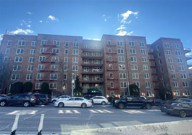 Photo 2 of Sale Pending at 241 20 Northern Blvd #6H, New York, NY 11363 | MLS# 815200 | Listing updated on 2026-09-16