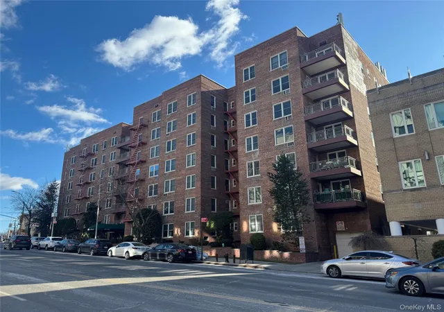 Photo 3 of Sale Pending at 241 20 Northern Blvd #6H, New York, NY 11363 | MLS# 815200 | Listing updated on 2026-09-16