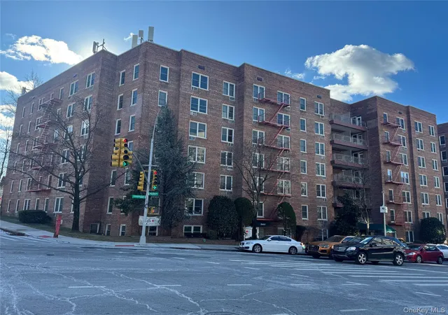 Photo 3 of Sale Pending at 241-20 Northern Blvd #6H, New York, NY 11363 | MLS# 815200 | Listing updated on 2026-09-16