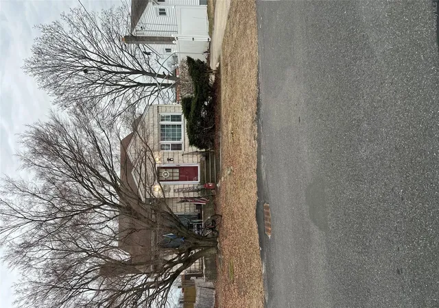 Photo 1 of Sale Pending at 417 N Monroe Ave, Lindenhurst, NY 11757 | MLS# 822329 | Listing updated on 2026-09-18