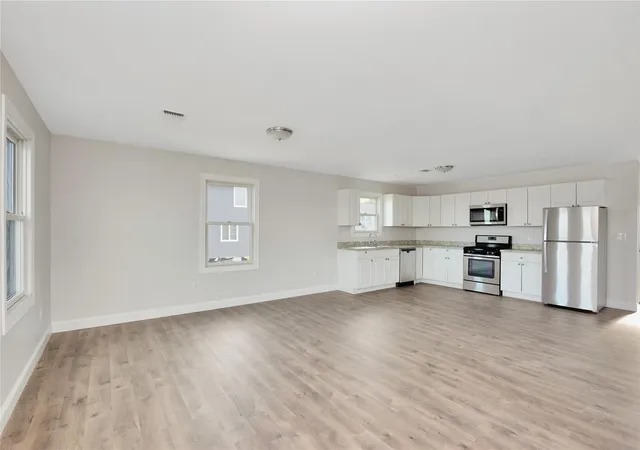 Photo 4 of Sale Pending at 823 Venetian Blvd, Lindenhurst, NY 11757 | MLS# 833159 | Listing updated on 2026-09-18