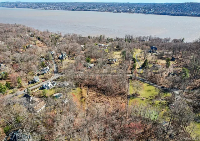 Photo 3 of Sale Pending at 28 Ludlow Ln, Palisades, NY 10964 | MLS# 852285 | Listing updated on 2026-09-18