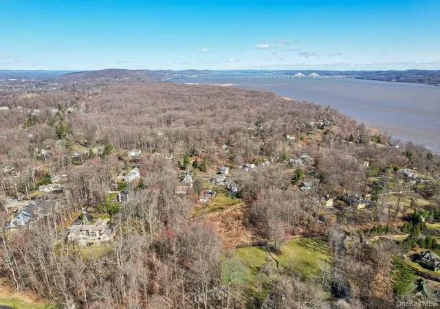 Photo 4 of Sale Pending at 28 Ludlow Ln, Palisades, NY 10964 | MLS# 852285 | Listing updated on 2026-09-18