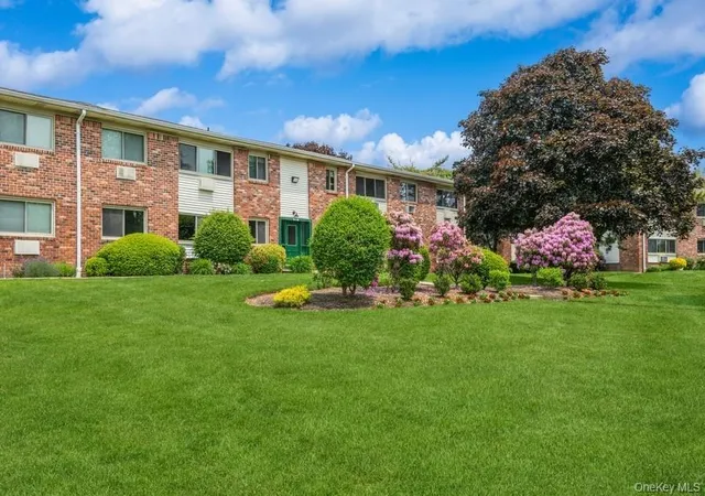 Photo 2 of Sale Pending at 2399 Union Blvd #5A, Islip, NY 11751 | MLS# 874685 | Listing updated on 2026-09-18