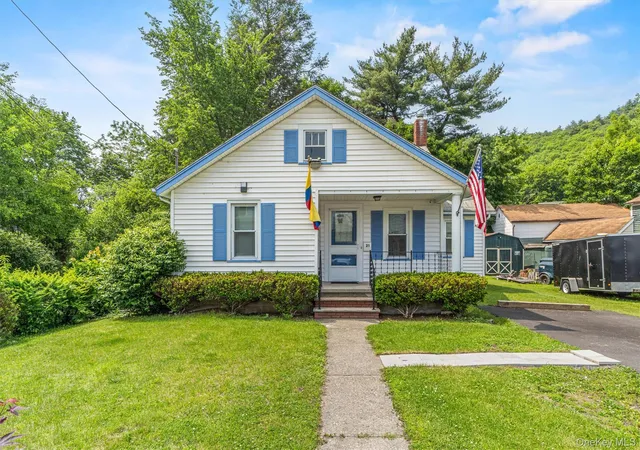 Photo 1 of Single family home for sale at 21 Delaware St, Port Jervis, NY 12771 | MLS# 875124 | Listing updated on 2026-09-18