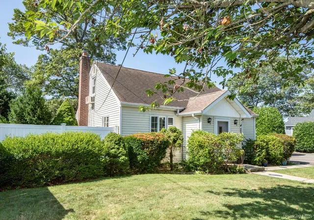 Photo 2 of Single family home for sale at 306 Clay Ave, Islip, NY 11795 | MLS# 881781 | Listing updated on 2026-09-18