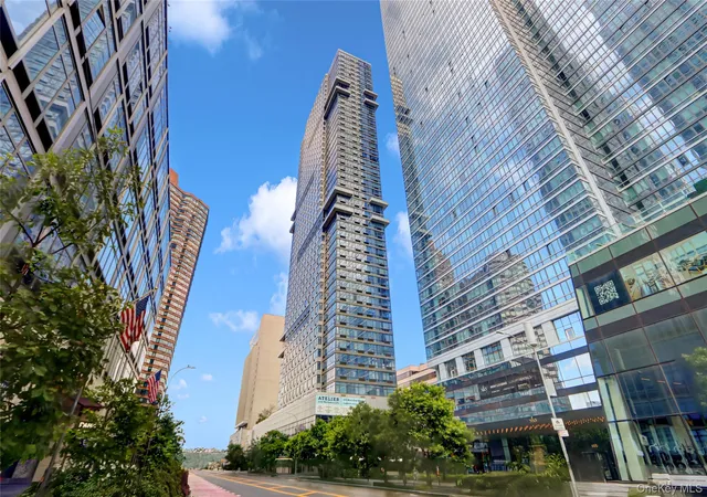 Photo 2 of Sale Pending at 635 W 42nd St #7A, New York, NY 10036 | MLS# 884188 | Listing updated on 2026-09-18