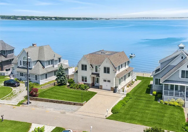 Photo 1 of Single family home for sale at 9 Shinnecock Rd, Southampton, NY 11942 | MLS# 885895 | Listing updated on 2026-09-30